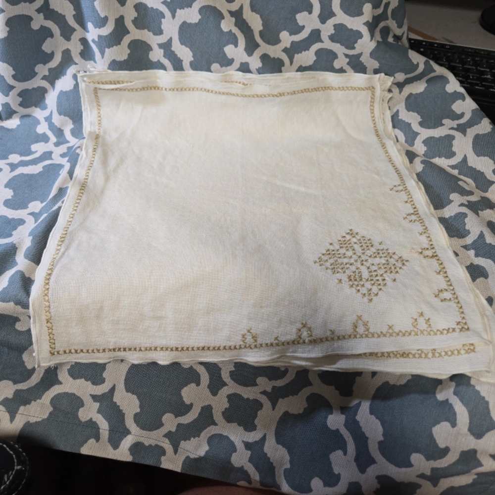 Vintage hand embroidered 8 piece napkin set